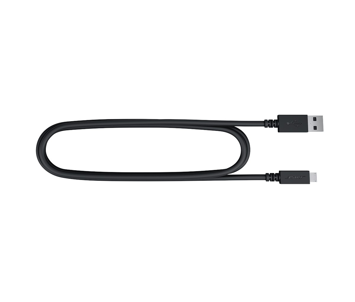 Schwarzes USB-Kabel auf weißem Hintergrund.