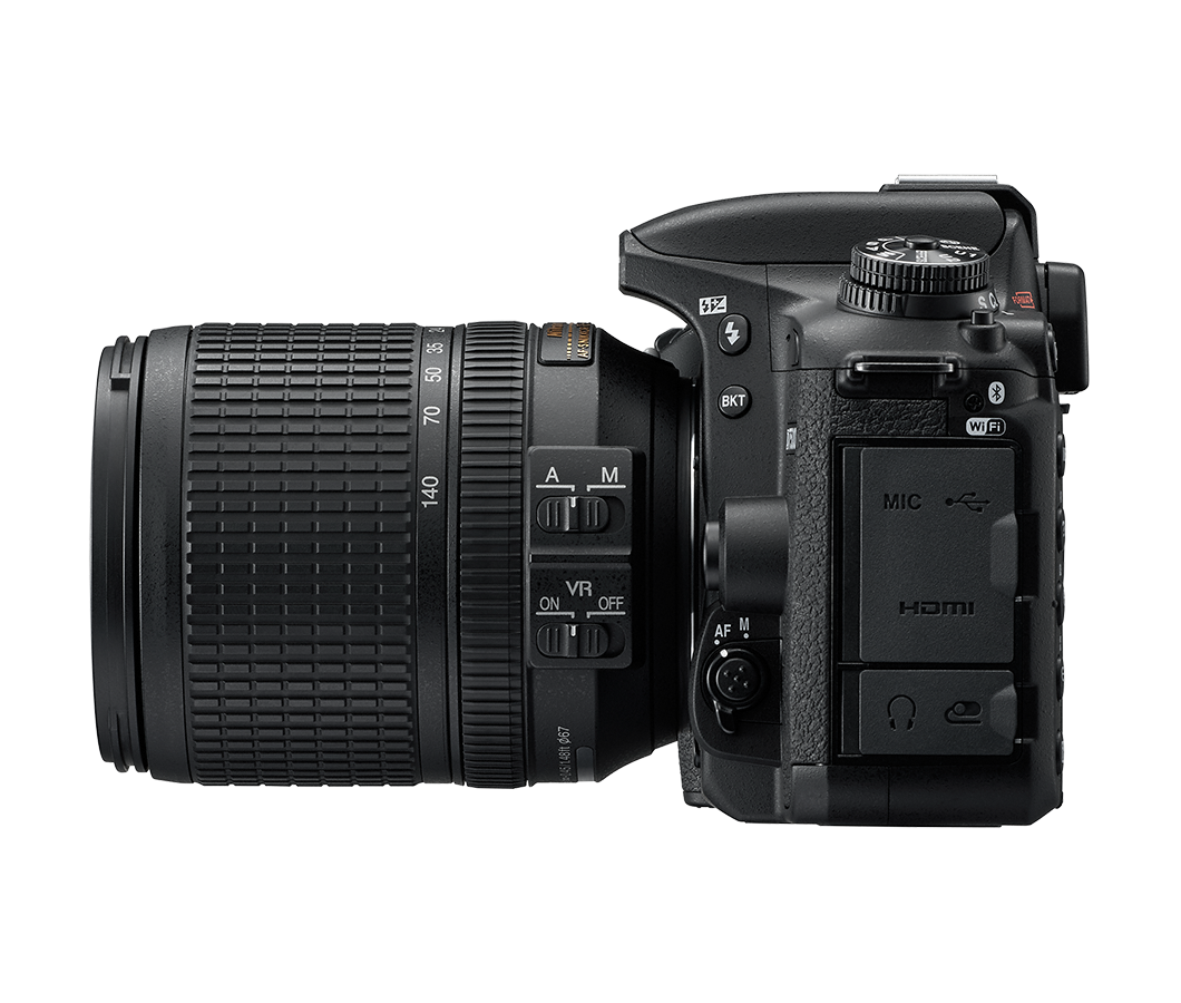 Eine schwarze Nikon Kamera mit Objektiv.