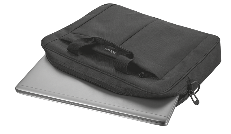 Fekete laptop táska, részben nyitva, egy ezüst laptop a belsejében.