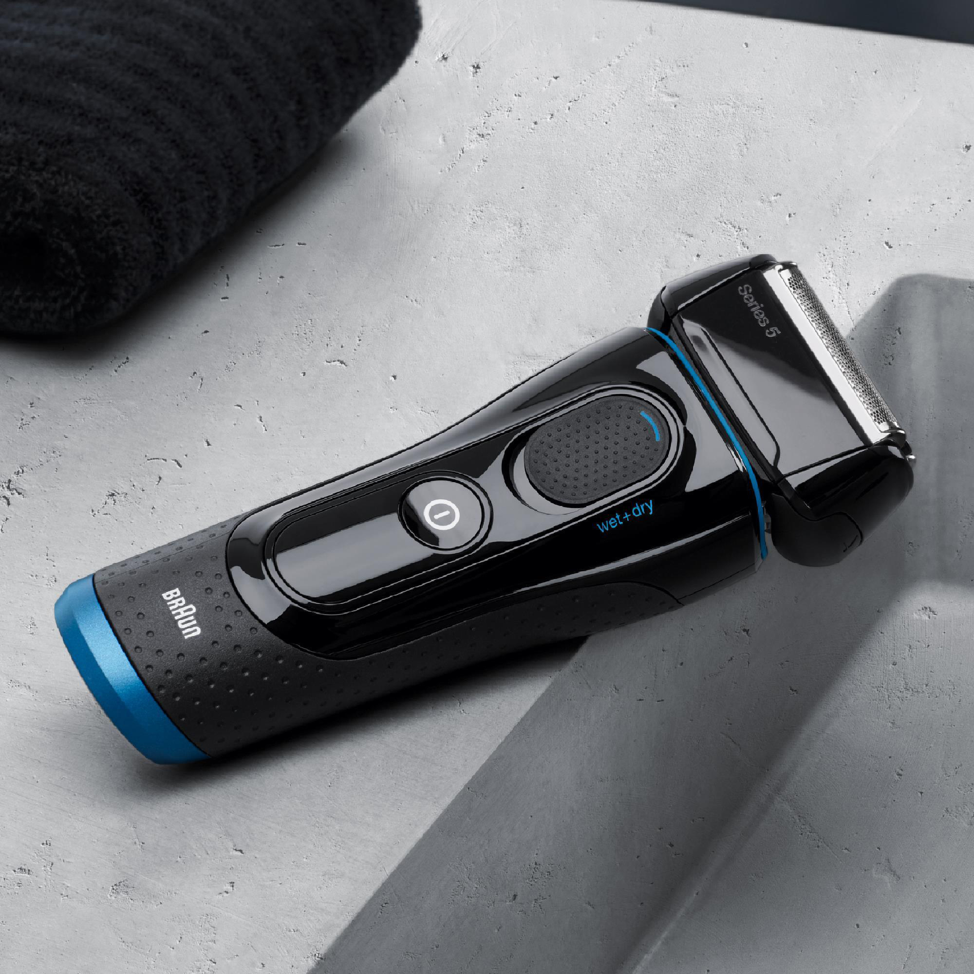 BRAUN Series 5 5040S Wet&Dry Rasierer Schwarz (3-fach-Schersystem, Reinigungsstation: Nein)