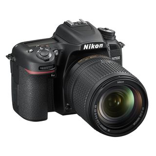 NIKON D7500 + AF-S DX NIKKOR 18-140mm f/3.5-5.6G ED VR - Fotocamera reflex Nero