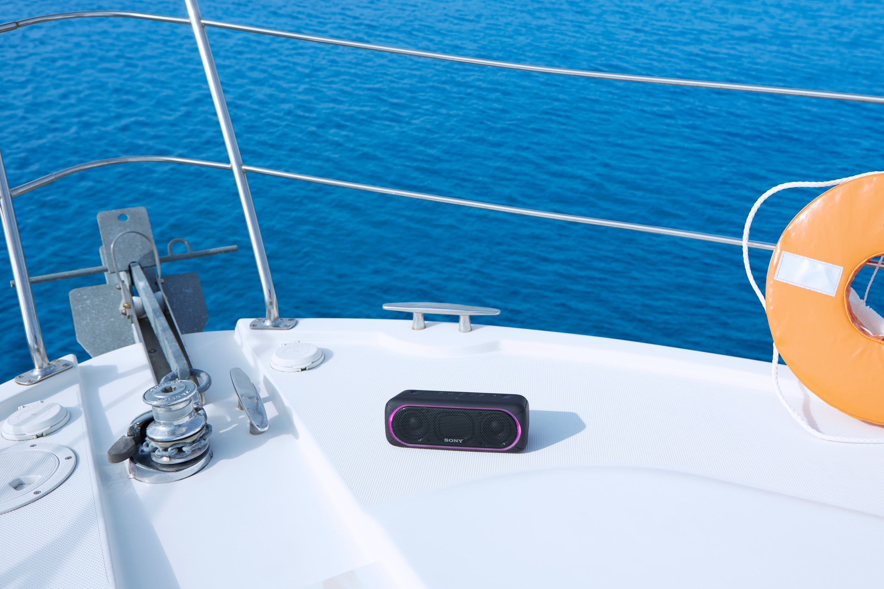 SONY SRS-XB30 Wireless Party Chain Bluetooth Lautsprecher, Schwarz, Wasserfest