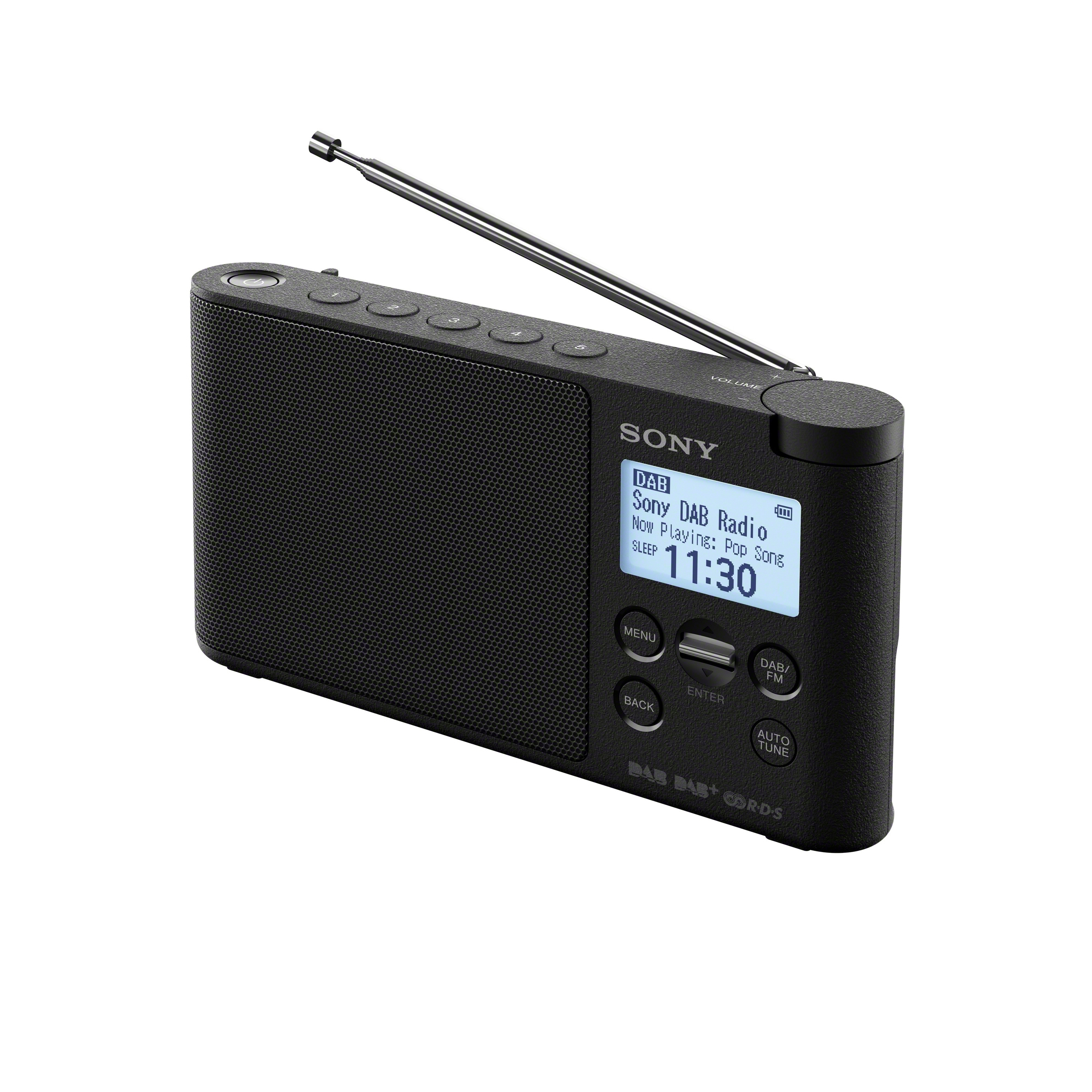 Ein schwarzes Sony DAB-Radio mit einem Bildschirm, der Zeit und Text anzeigt. Es hat eine Antenne.