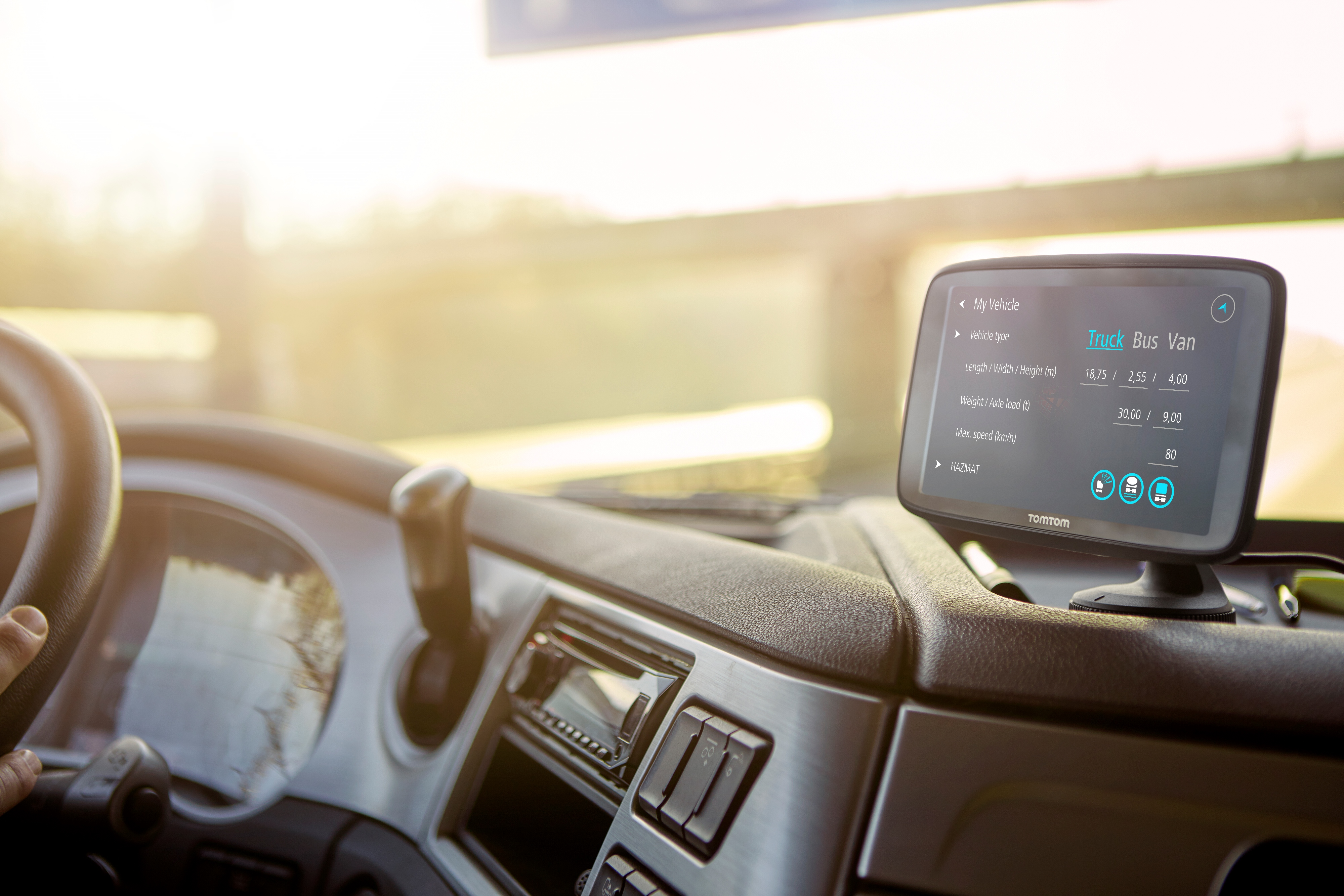 TomTom LKW Navigationsgerät GO Professional 520 (5 Zoll, Sonderziele und Routen für LKW, Stauvermeidung dank TomTom Traffic, Karten-Updates Europa, Updates über Wi-Fi, hochwertige Halterung)