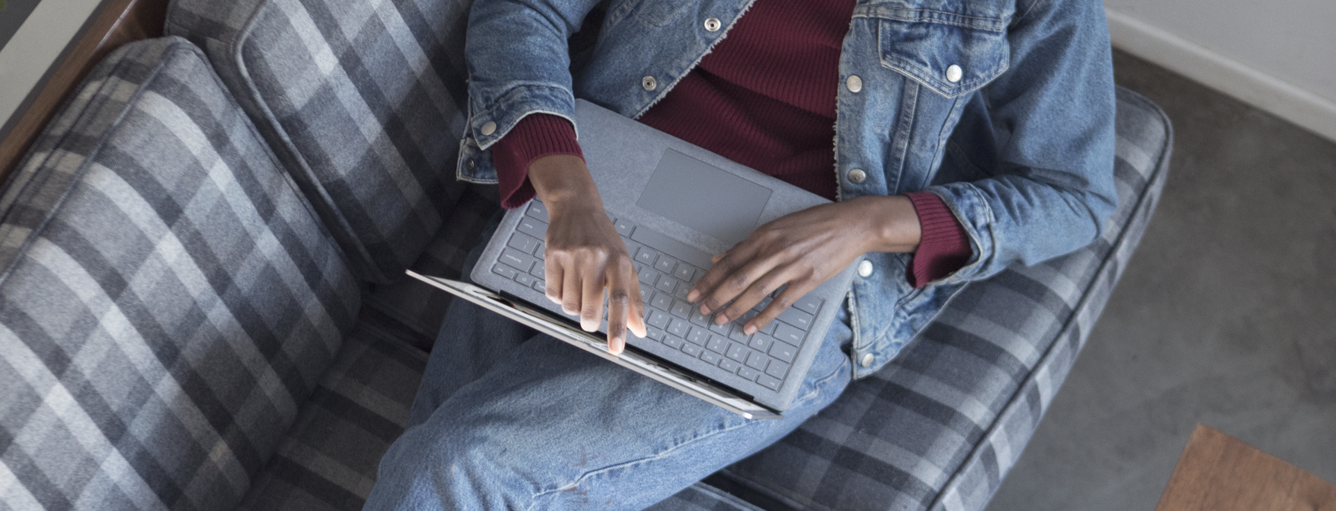 MICROSOFT Surface Laptop - 13,5 Zoll - Intel® Core™ i5 i5-7200U - 4 GB - 128 GB - Intel® HD 620 - Windows 10