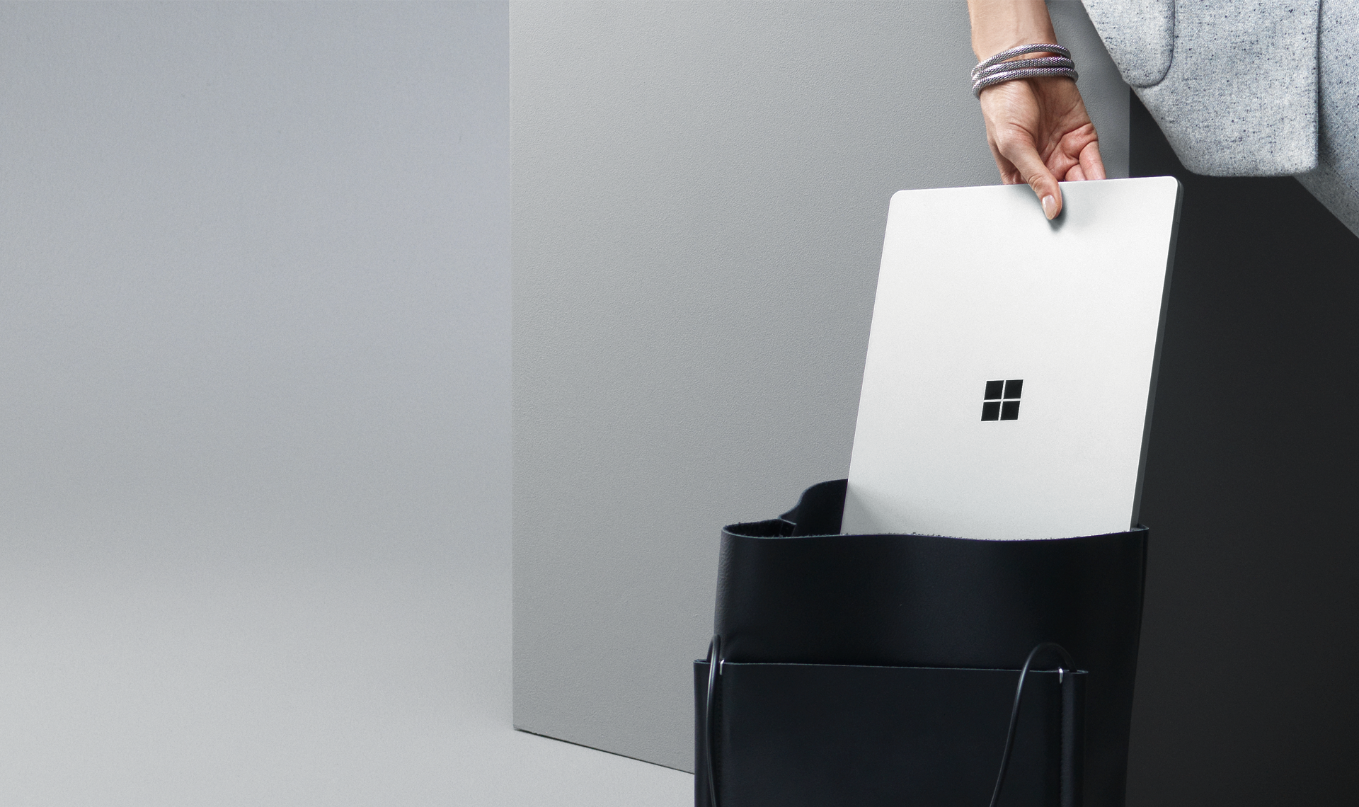 MICROSOFT Surface Laptop - 13,5 Zoll - Intel® Core™ i5 i5-7200U - 4 GB - 128 GB - Intel® HD 620 - Windows 10