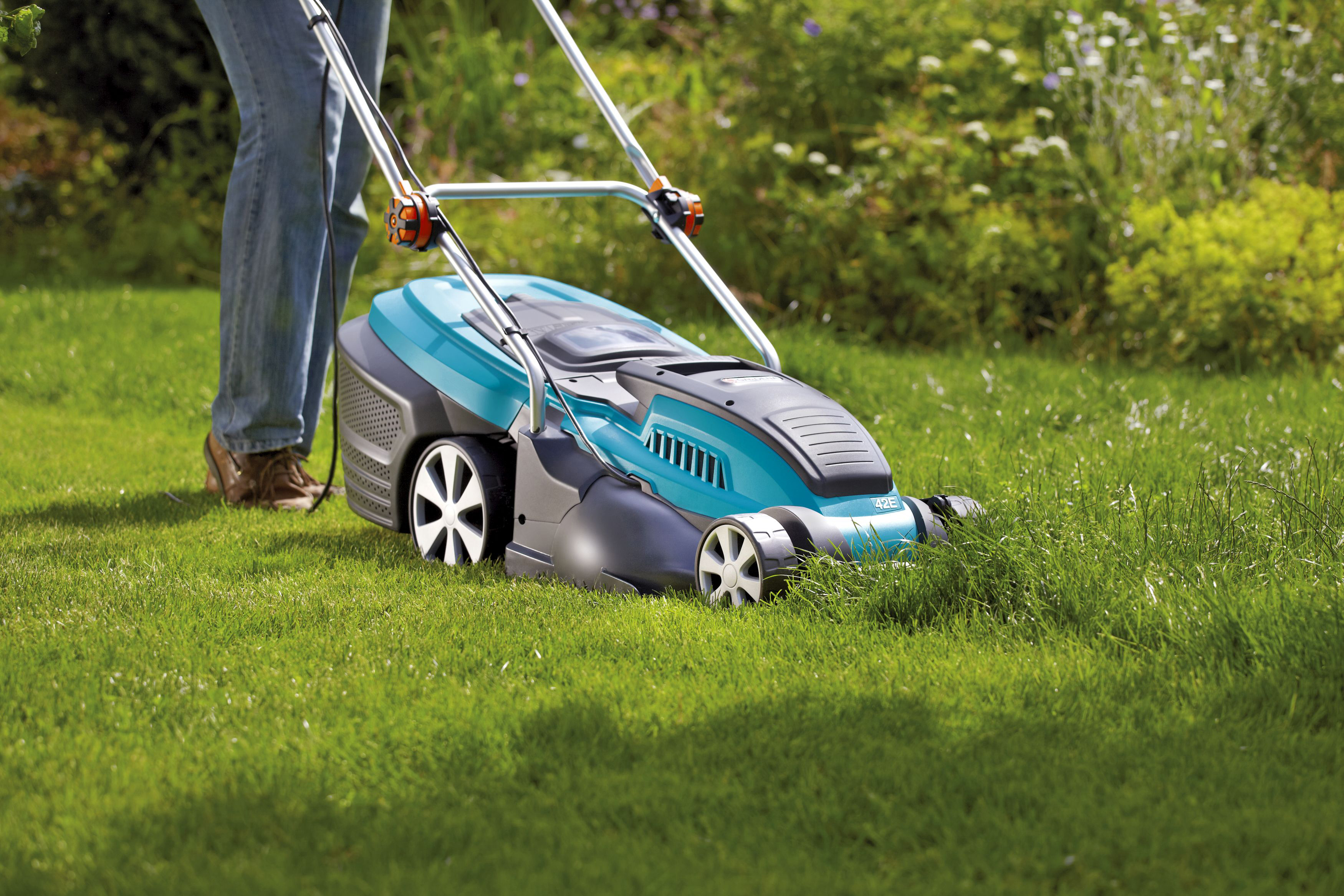 GARDENA 4076-20 PowerMax™ 42 E, Elektrorasenmäher (Schnittbreite: 420 mm, Verstellbare Schnitthöhe 20-60 mm, mit 50 l Fangkorb-Volumen)