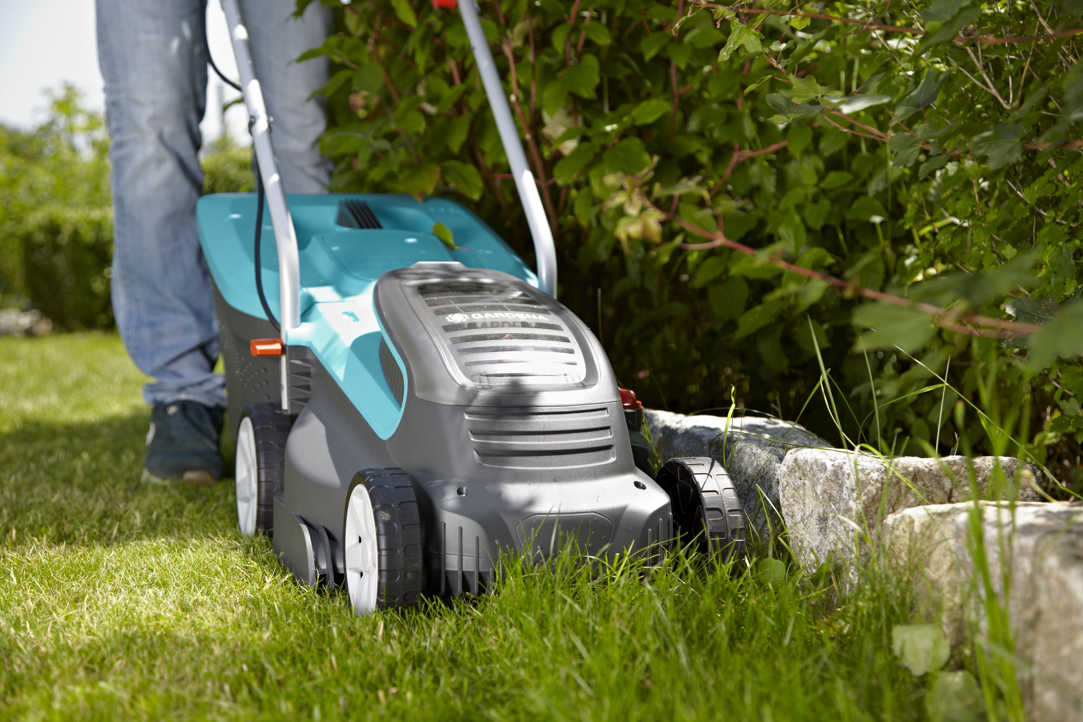 GARDENA PowerMax™ Li-40/32 Set - Tondeuse à gazon à batterie (Largeur de coupe: 320 mm) Noir/Turquoise