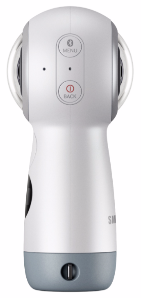 Een witte Samsung 360-camera met knoppen en een lens op een witte achtergrond.