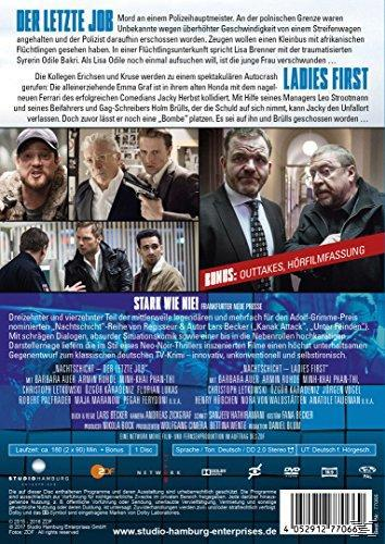 Film-DVD-Cover: Eine Gruppe von Männern in einer Polizeistation.