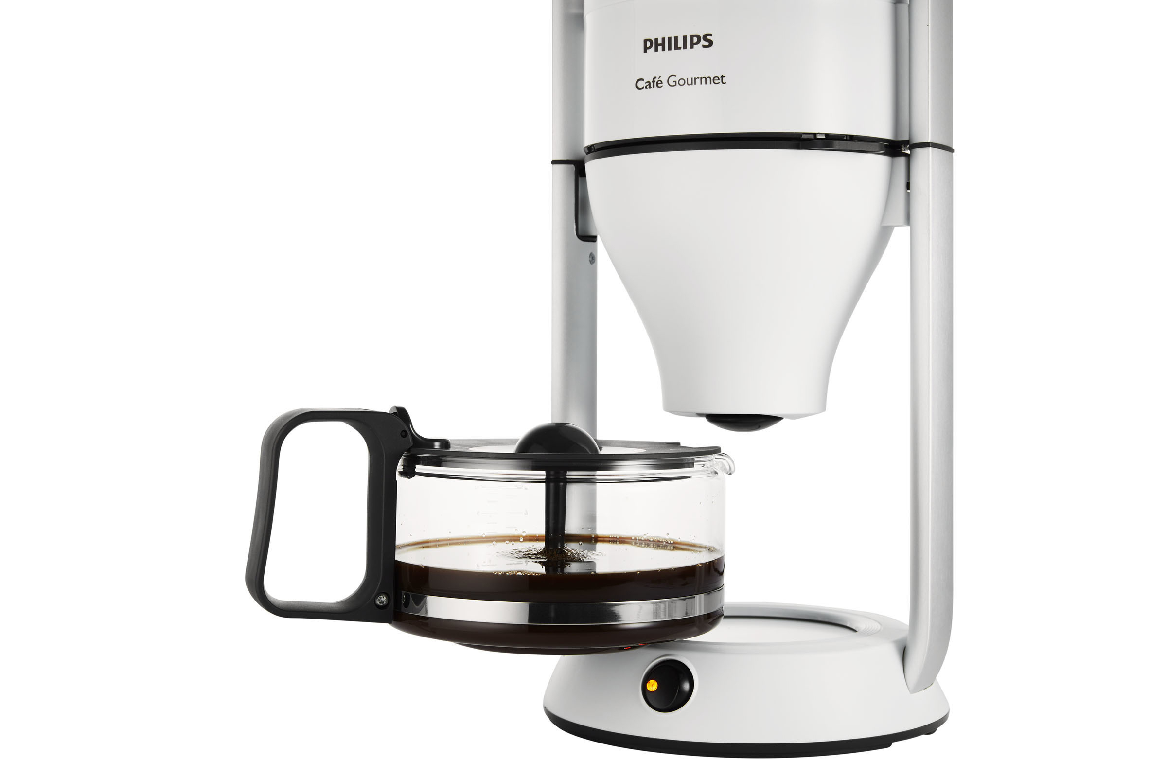 Weißer Philips-Kaffeeautomat, Glaskaraffe mit Kaffee, gelbes Licht am Sockel.