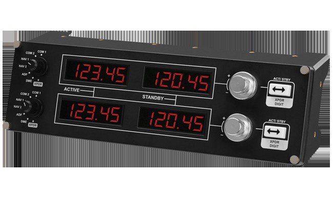 Schwarzes Flugzeugfunk-Panel mit zwei Sätzen digitaler Anzeigen und Knöpfen. Nahaufnahme.