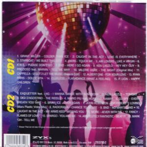 CD-Cover mit Personensilhouetten, einer Discokugel und Text. CD1- und CD2-Labels links.