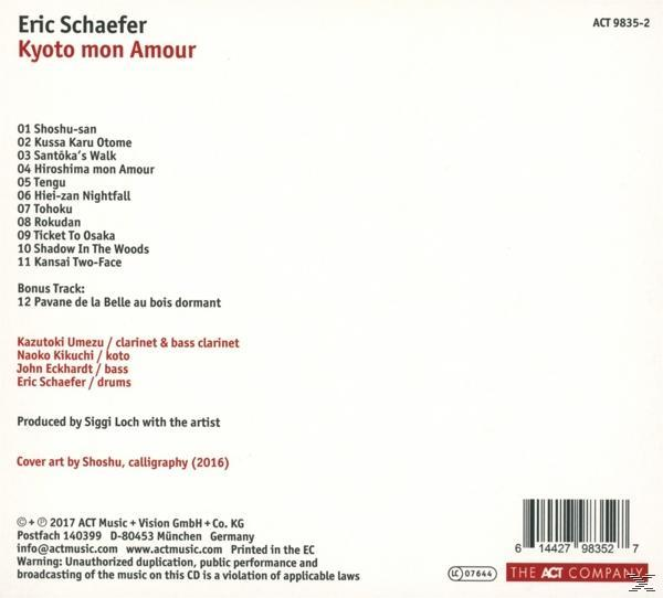 Die Rückseite einer CD-Hülle mit Titeln. Weißer Hintergrund mit Text und Barcode.