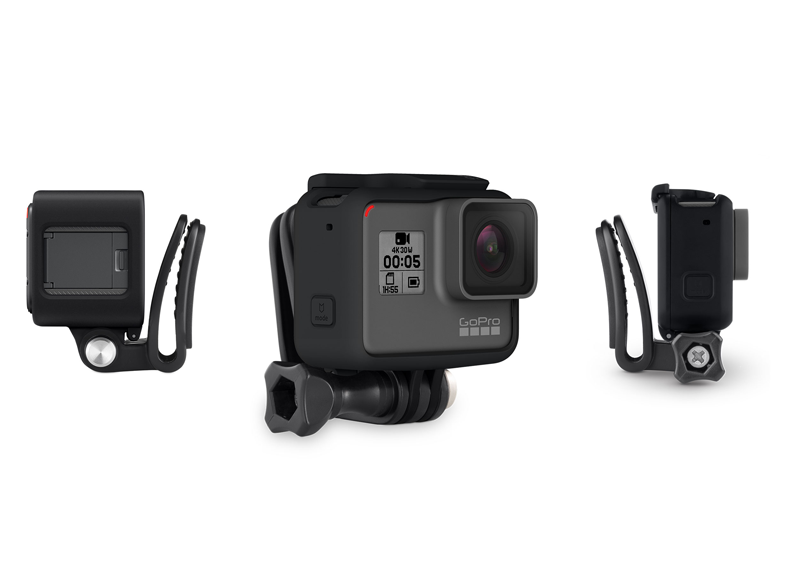 Három GoPro kamera, egy előre néz, kettő oldalra.