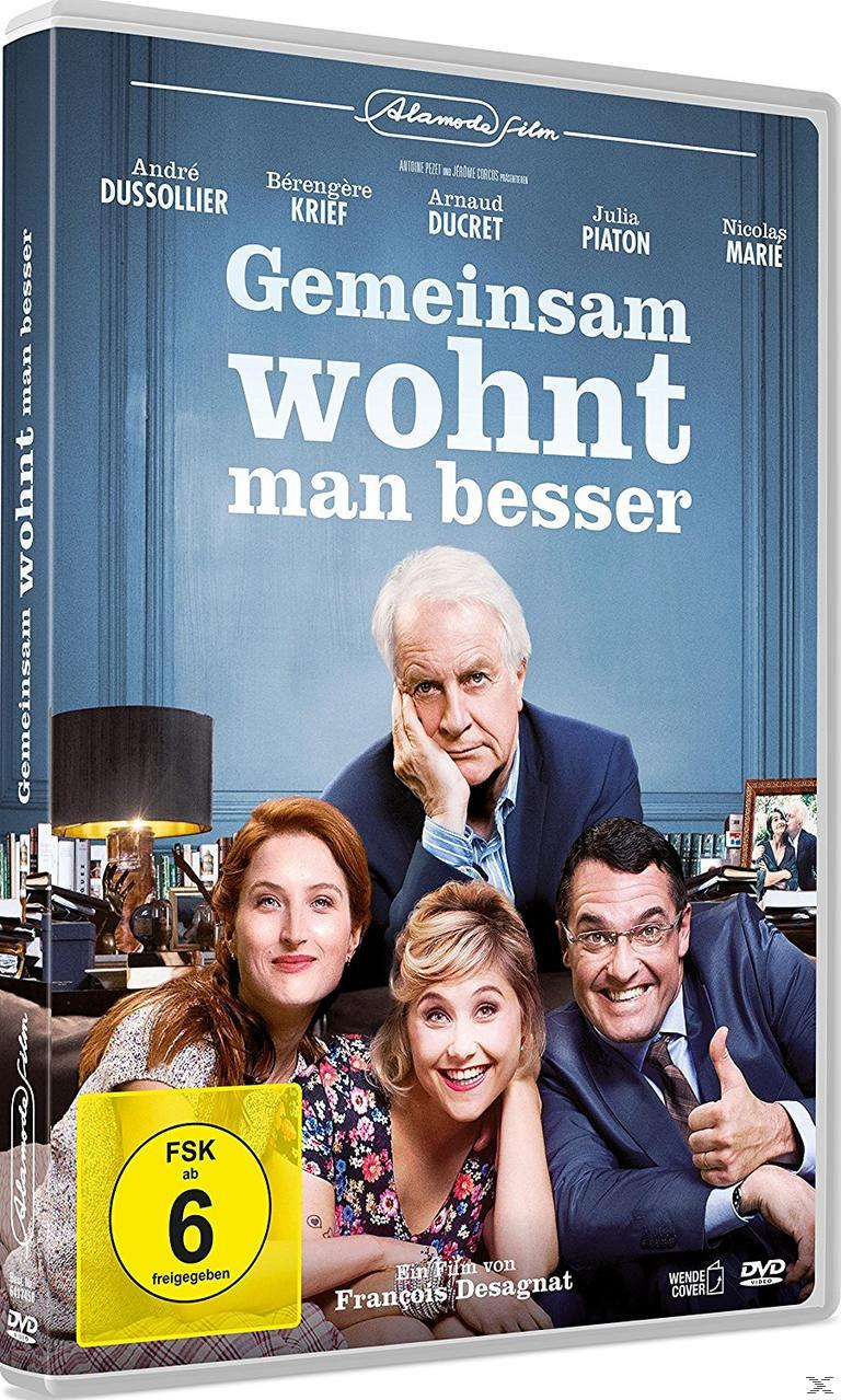 DVD-Cover. Vier Personen auf einem Sofa. Der Hintergrund ist blau. Der Titel ist weiß. Deutscher Text.