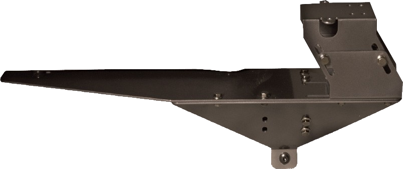 Een metalen beugel met een lange arm en een montagebasis. Donker metaal.