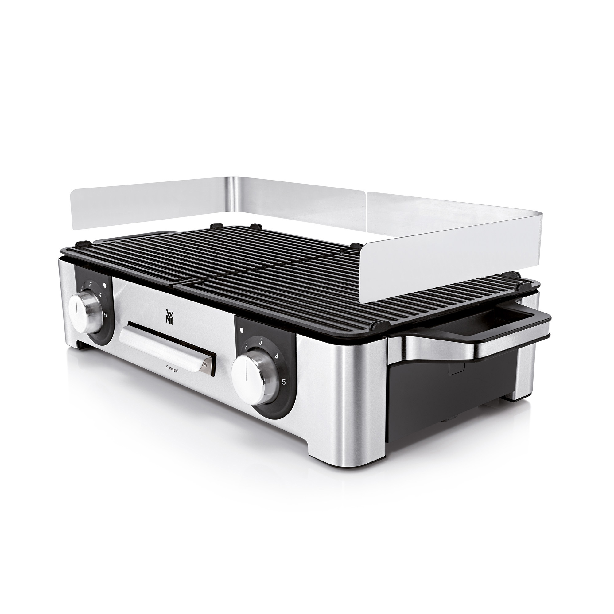 Silberner Elektrogrill mit Bedienknöpfen und schwarzer Grillfläche, auf weißem Hintergrund.