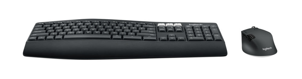 Beyaz bir arka plan üzerinde siyah klavye ve fare. Her ikisi de Logitech markasıdır.