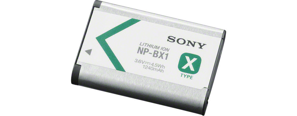 Sony NP-BX1 Lithium-Ionen-Akku. Weißes und grünes Etikett mit Text. Silbernes Gehäuse.