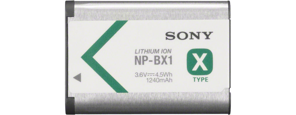 Eine silberne Sony NP-BX1 Lithium-Ionen-Batterie mit grünen und weißen Etiketten.