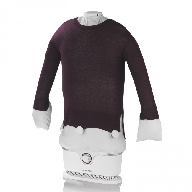 Weißer Kleidungsdampfer mit einem weinroten Pullover und weißen Kragenärmeln.