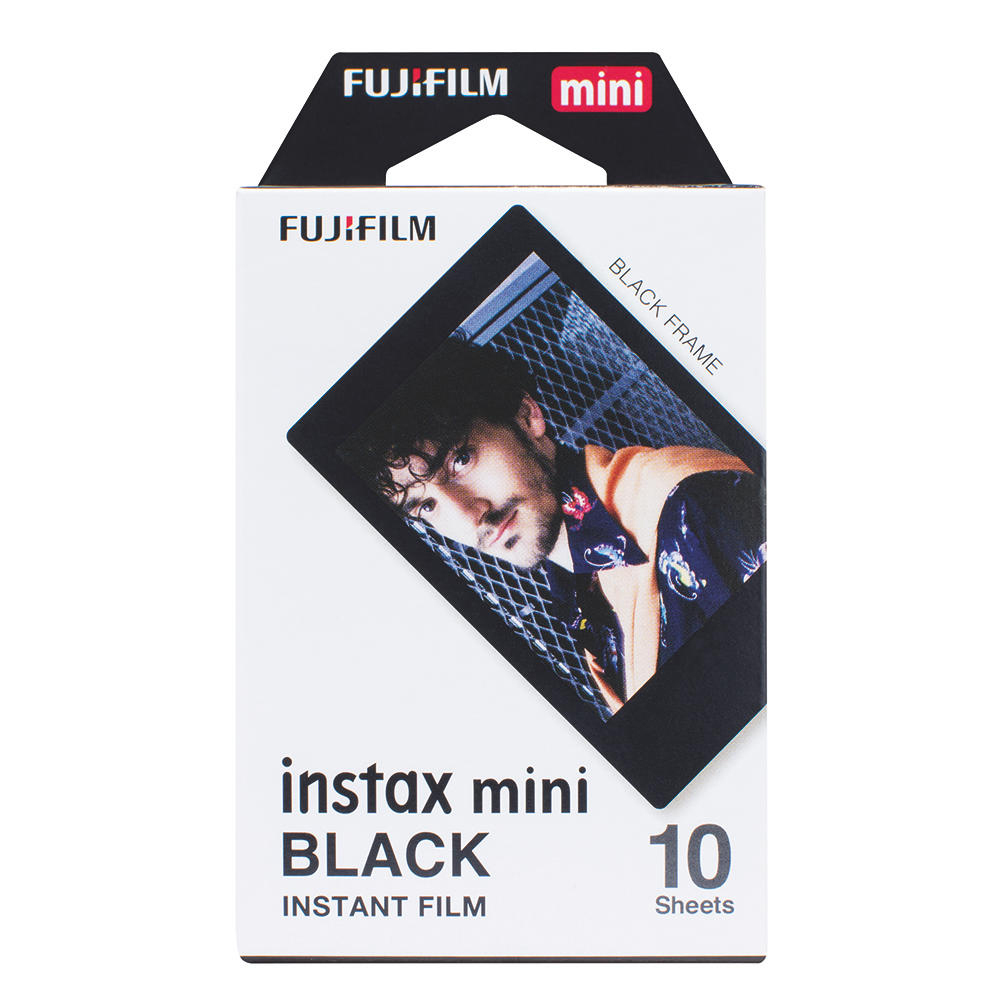 Schachtel mit Fujifilm instax mini schwarzem Sofortbildfilm mit einem Foto.