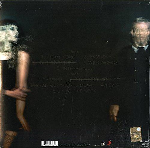 Albumcover: verschwommene Figuren einer Frau und eines Mannes, mit Titelliste und Albumdetails auf schwarzem Grund.