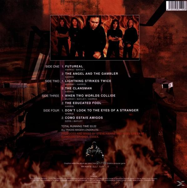Album-Rückseite mit Titelliste, Bandmitgliedern und feurigem Hintergrund.