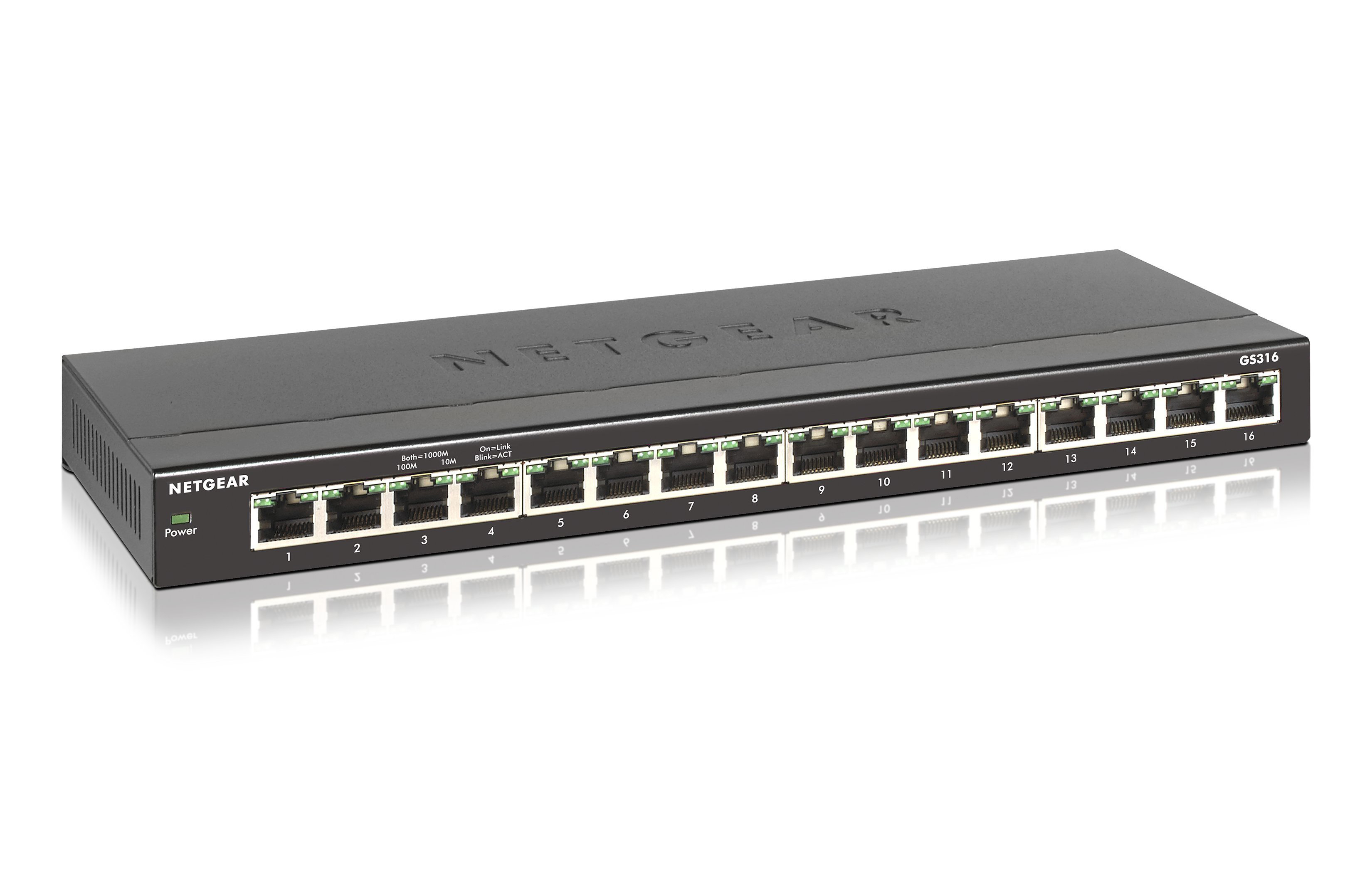 Ein schwarzer NETGEAR GS316 Netzwerk-Switch mit 16 Ports. Es ist auf weißem Hintergrund.