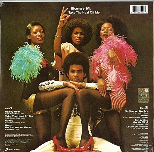 Albumcover von Boney M. mit den Bandmitgliedern vorne, mit dunklem Hintergrund.