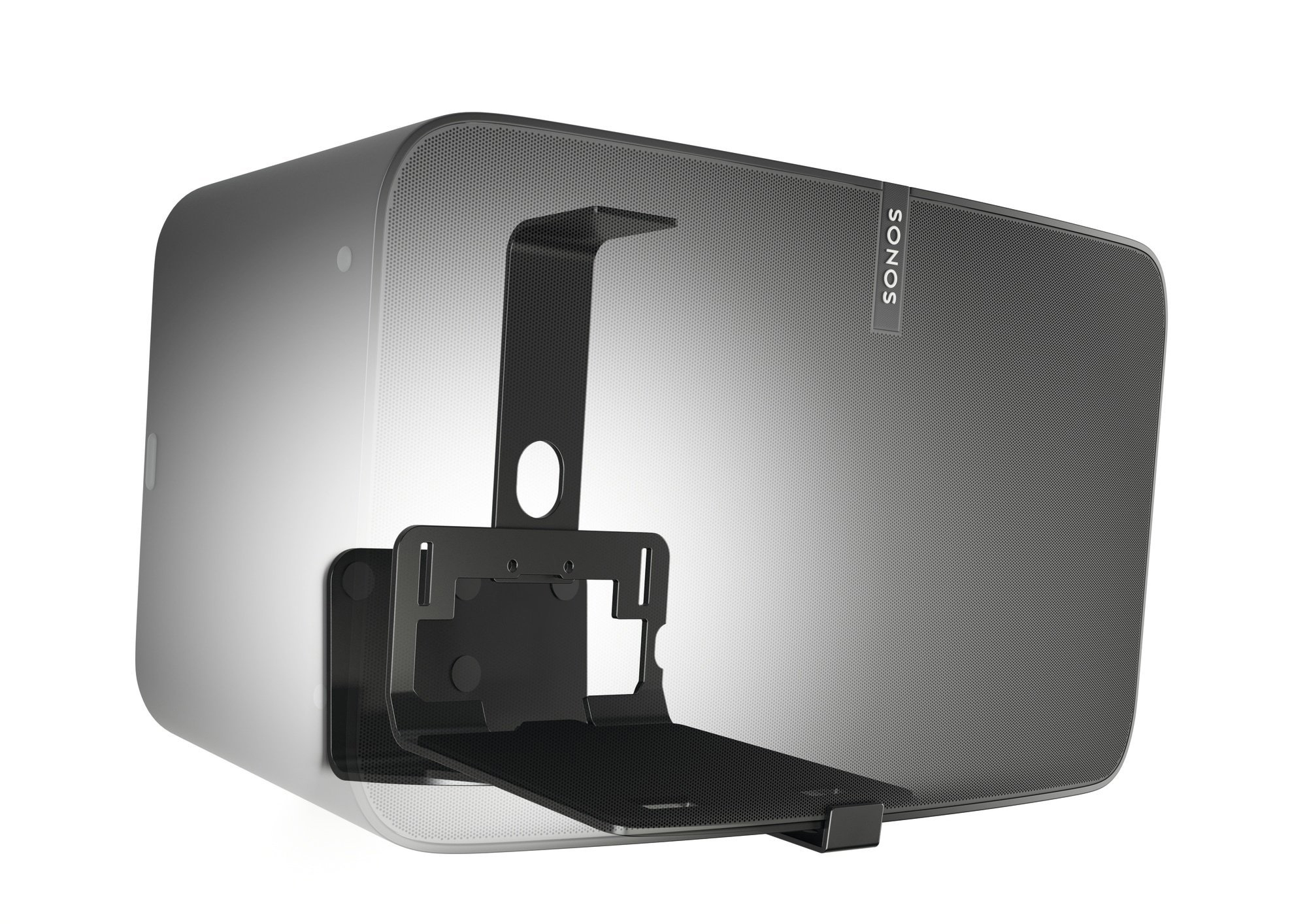 Un altoparlante Sonos nero con una staffa di montaggio, su sfondo bianco.
