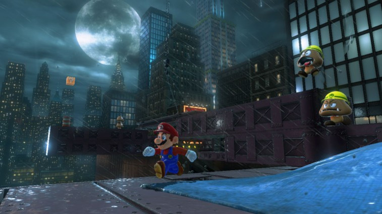 Mario rent in een stad 's nachts met een grote maan en Goombas.