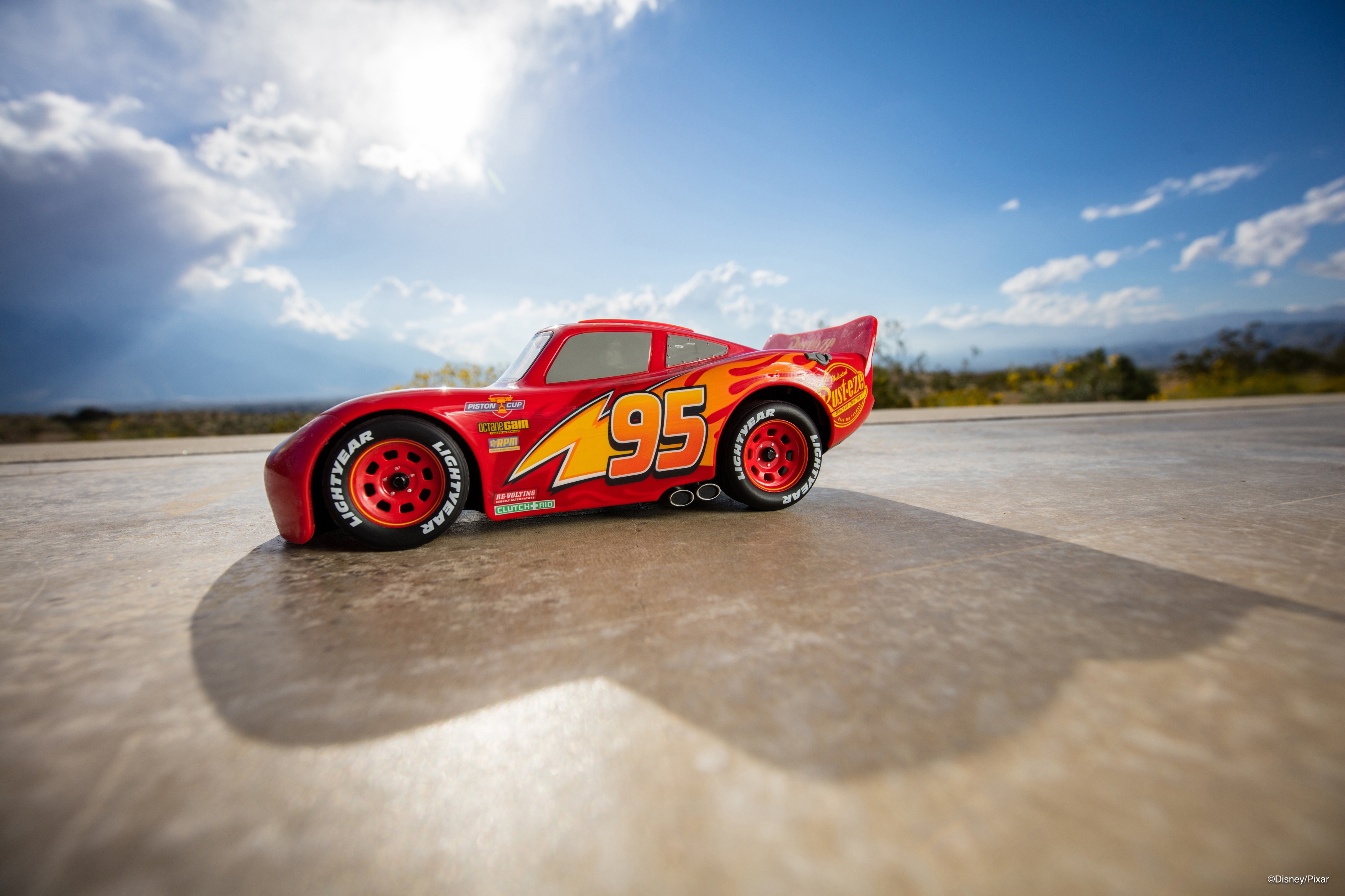 SPHERO Ultimate Lightning McQueen | Appgesteuertes Spielzeug (rot