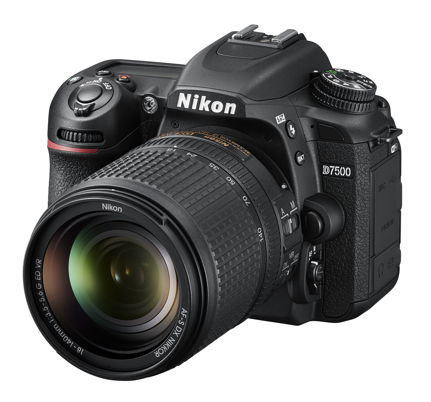 Nikon D7500 digitális fényképezőgép objektívvel, fekete testtel, ferde nézetből.
