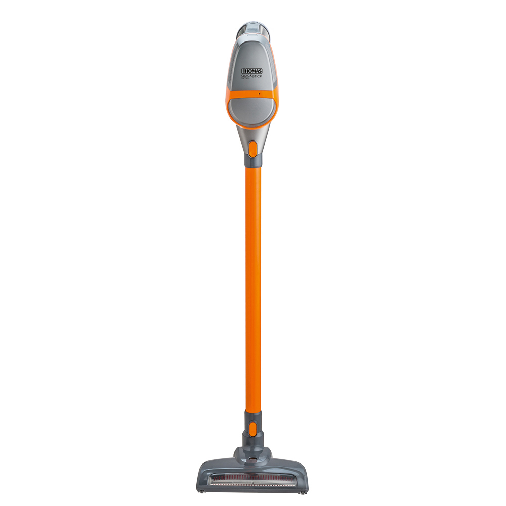 Ein orange-grauer Staubsauger mit langem Stiel und einem Kopf am Boden.
