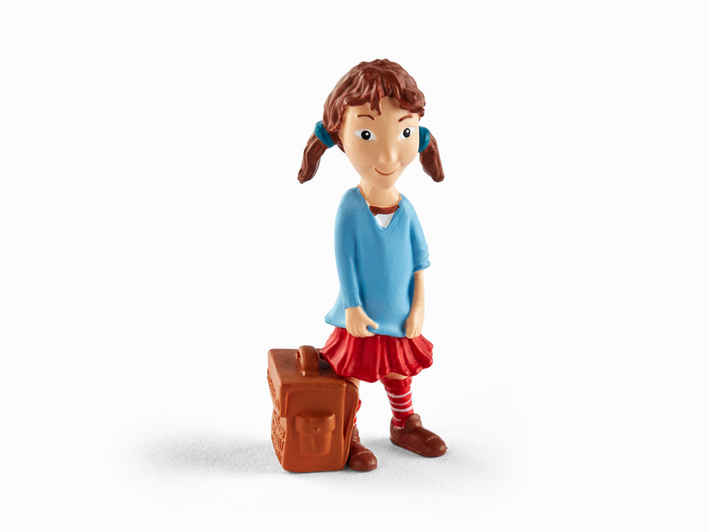 Eine Mädchenfigur mit Zöpfen, blauem Pullover, rotem Rock und einer braunen Schultasche.