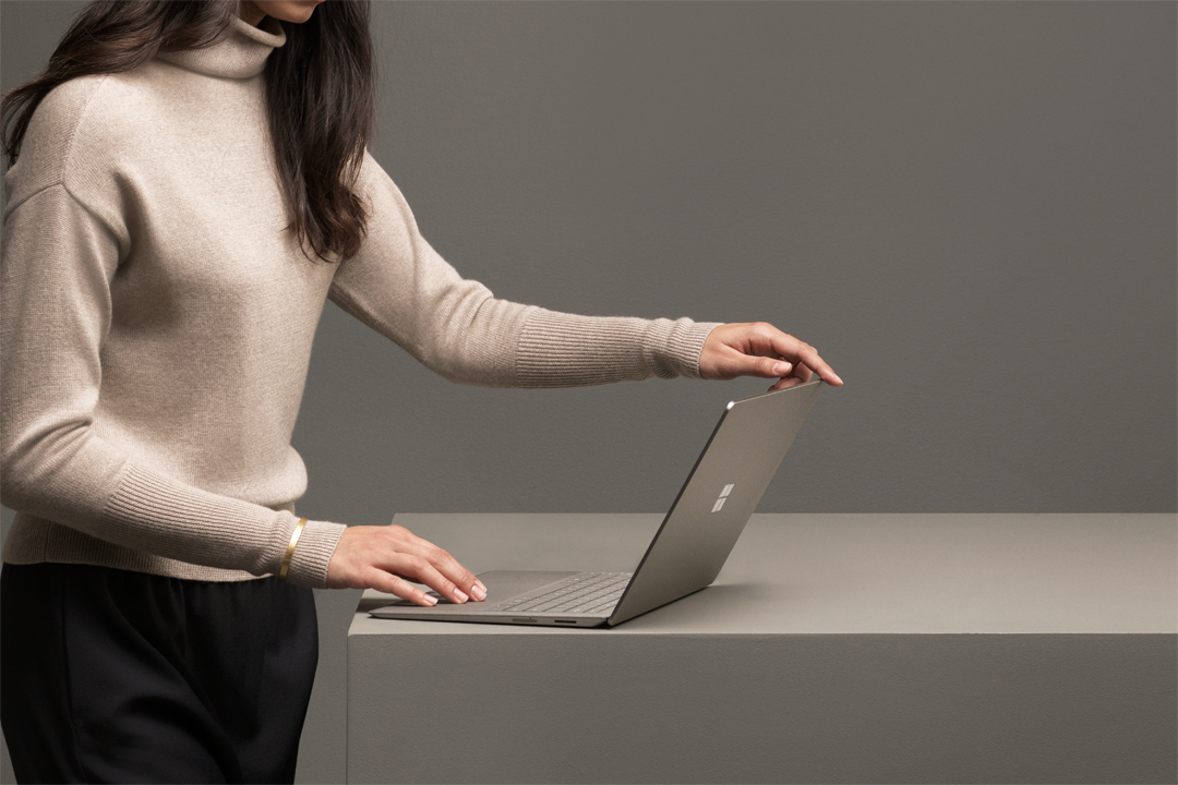 MICROSOFT Surface Laptop - 13,5 Zoll - Intel® Core™ i5 i5-7200U - 8 GB - 256 GB - Intel® HD 620 - Windows 10