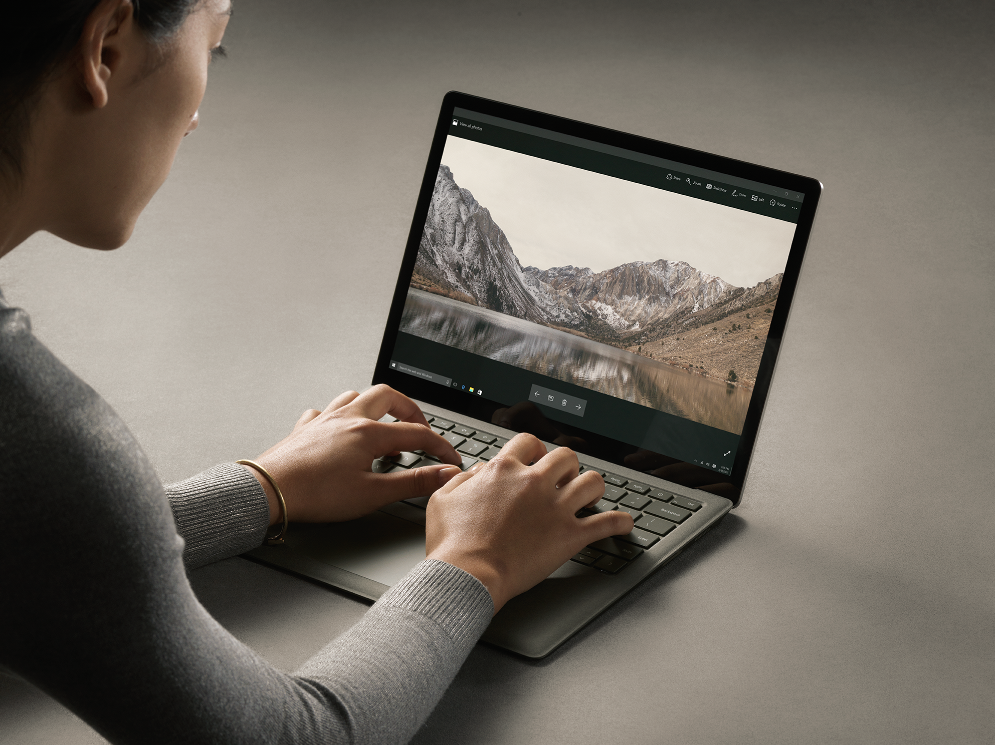 MICROSOFT Surface Laptop - 13,5 Zoll - Intel® Core™ i5 i5-7200U - 8 GB - 256 GB - Intel® HD 620 - Windows 10