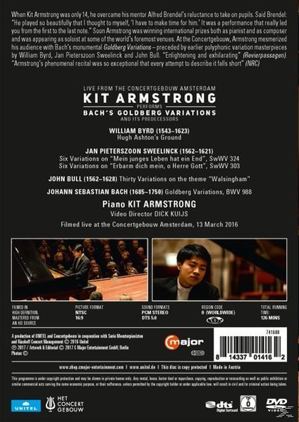 Rückseite einer DVD-Hülle mit Text und einem Bild eines Mannes am Klavier.