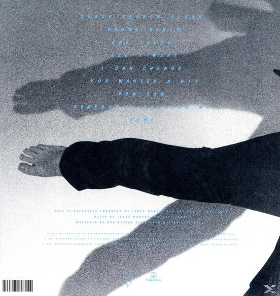 Albumcover mit blauem Text auf grauem Hintergrund. Schatten von Armen und Händen sind vorhanden.
