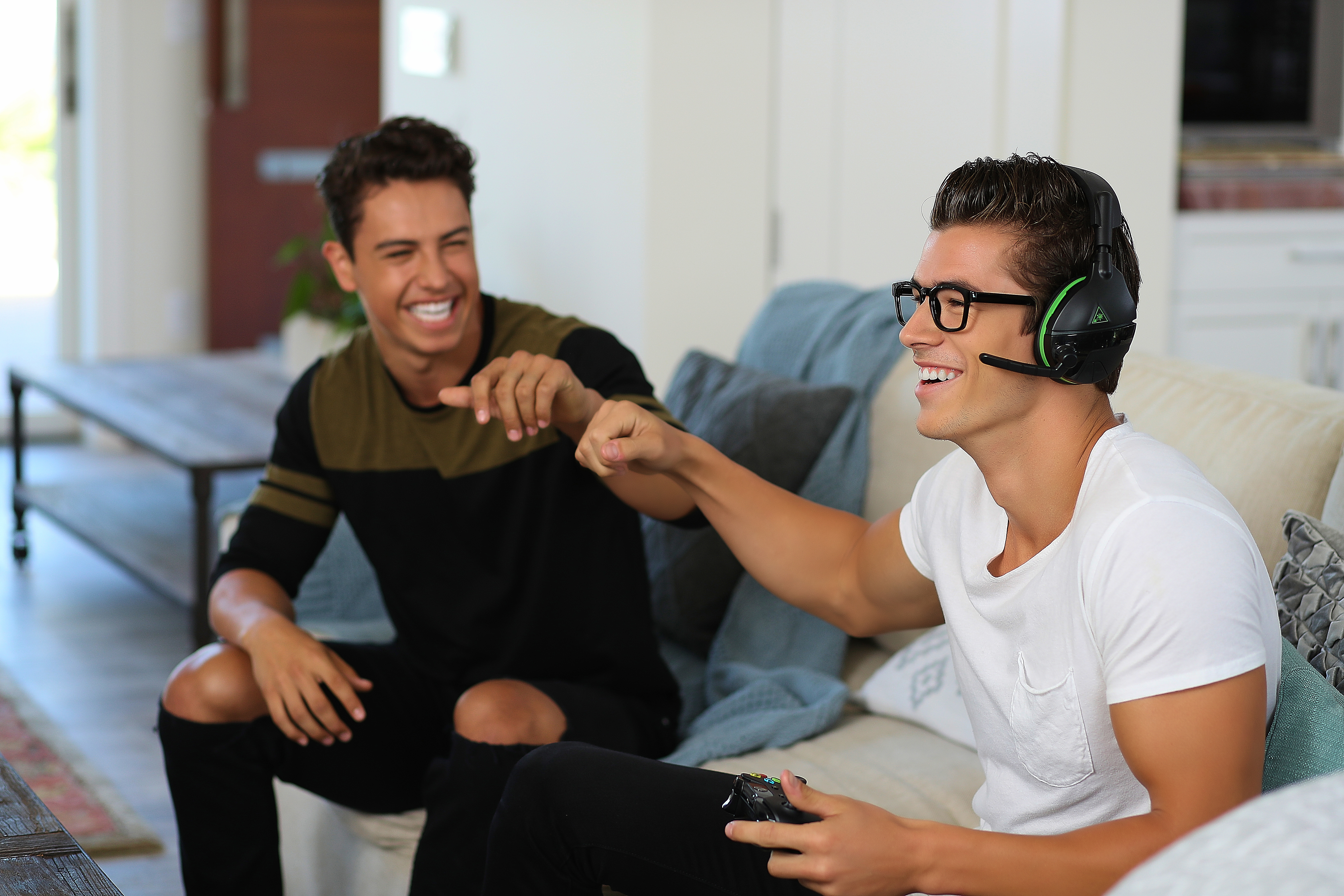 TURTLE BEACH STEALTH 600 Wireless Surround Sound Gaming-Headset für Xbox One, Over-ear Gaming Headset Schwarz/Grün