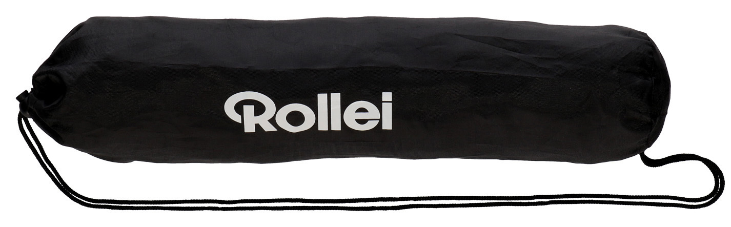 Schwarze, aufgerollte Tasche mit weißem Rollei-Logo auf der Vorderseite. Schwarzer Kordelzug.
