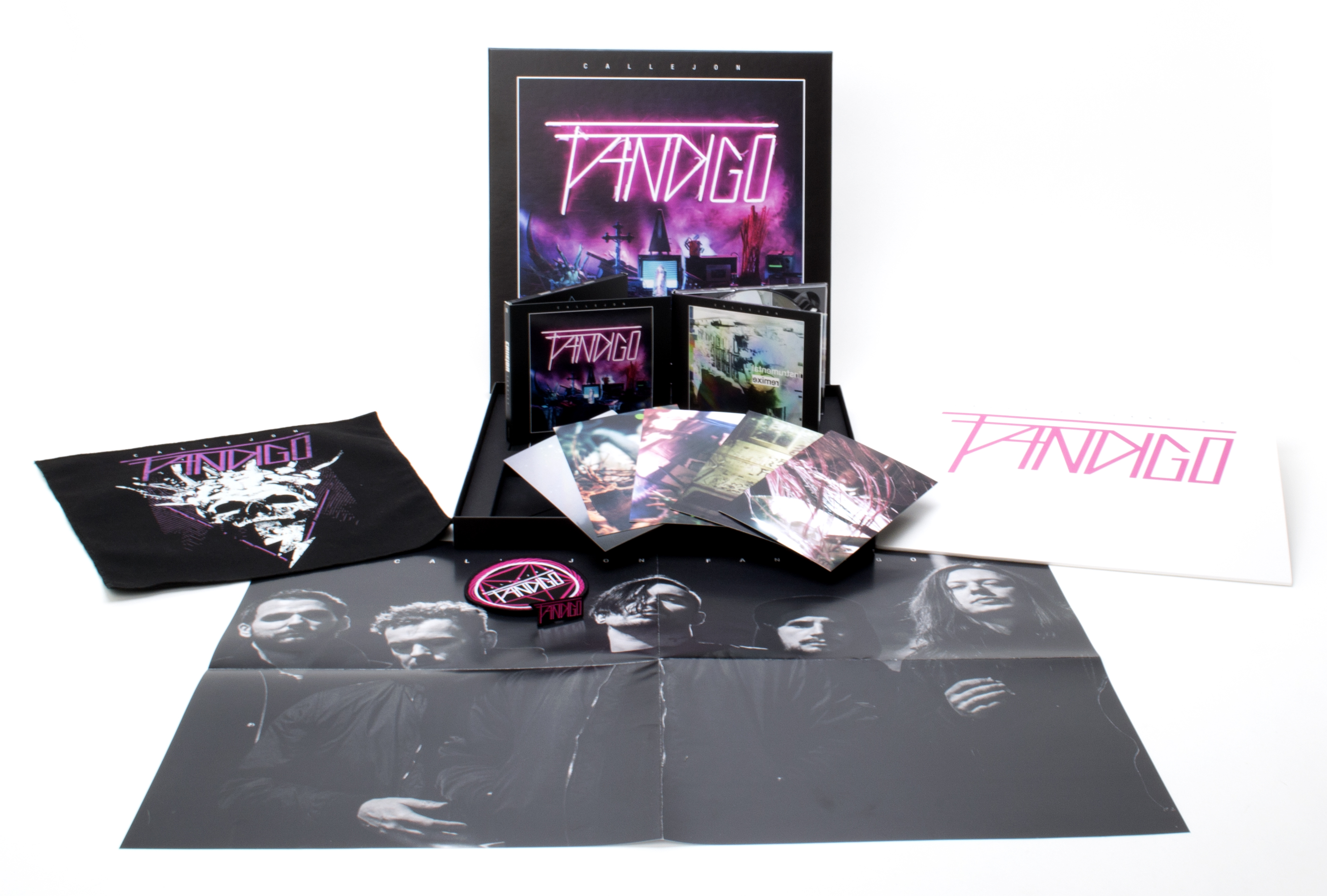 Box-Set mit Album, Aufnäher und Bandfoto.