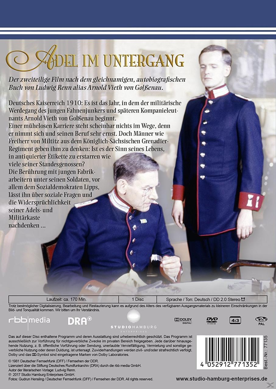 Rückseite einer DVD-Hülle. Zwei Männer in blauen Uniformen im Hintergrund. Text auf Deutsch.