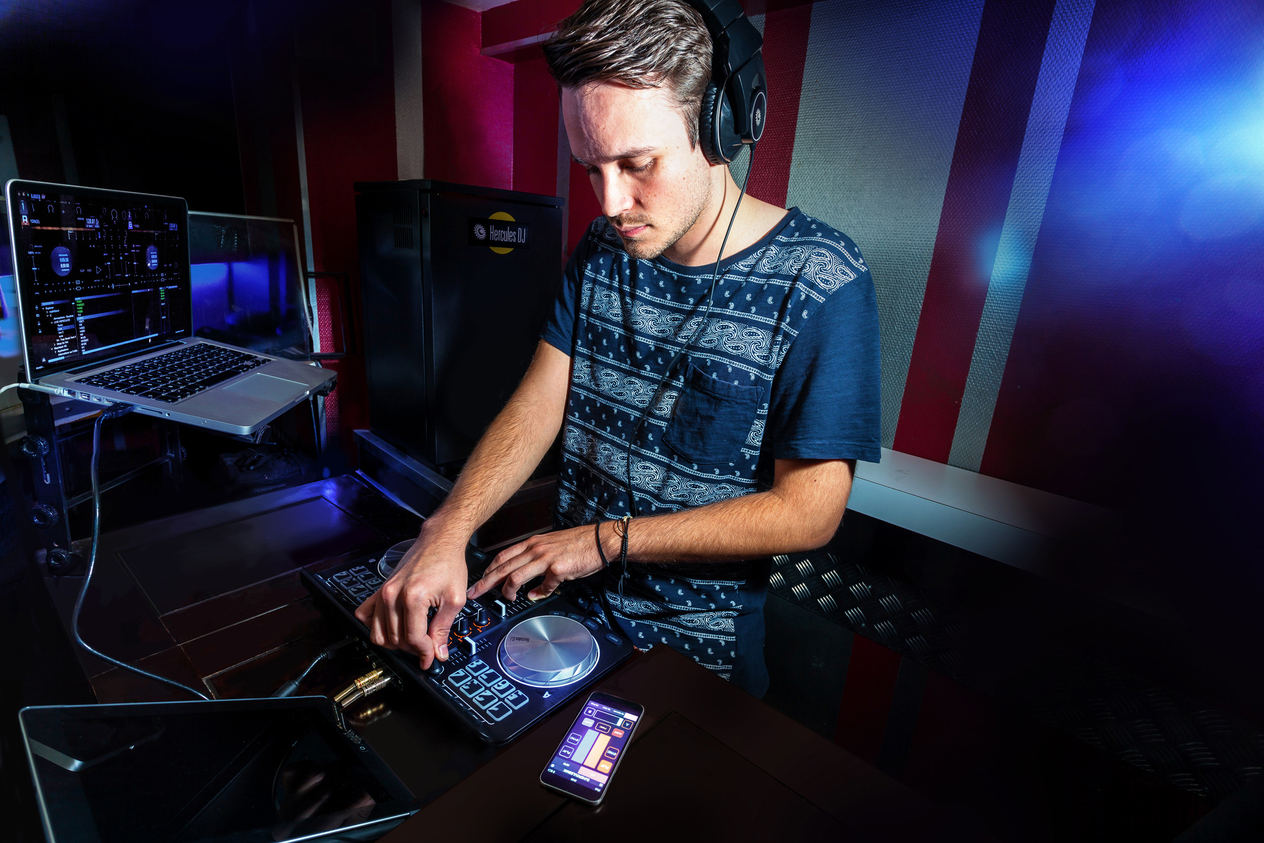 HERCULES Universal DJ-Controller