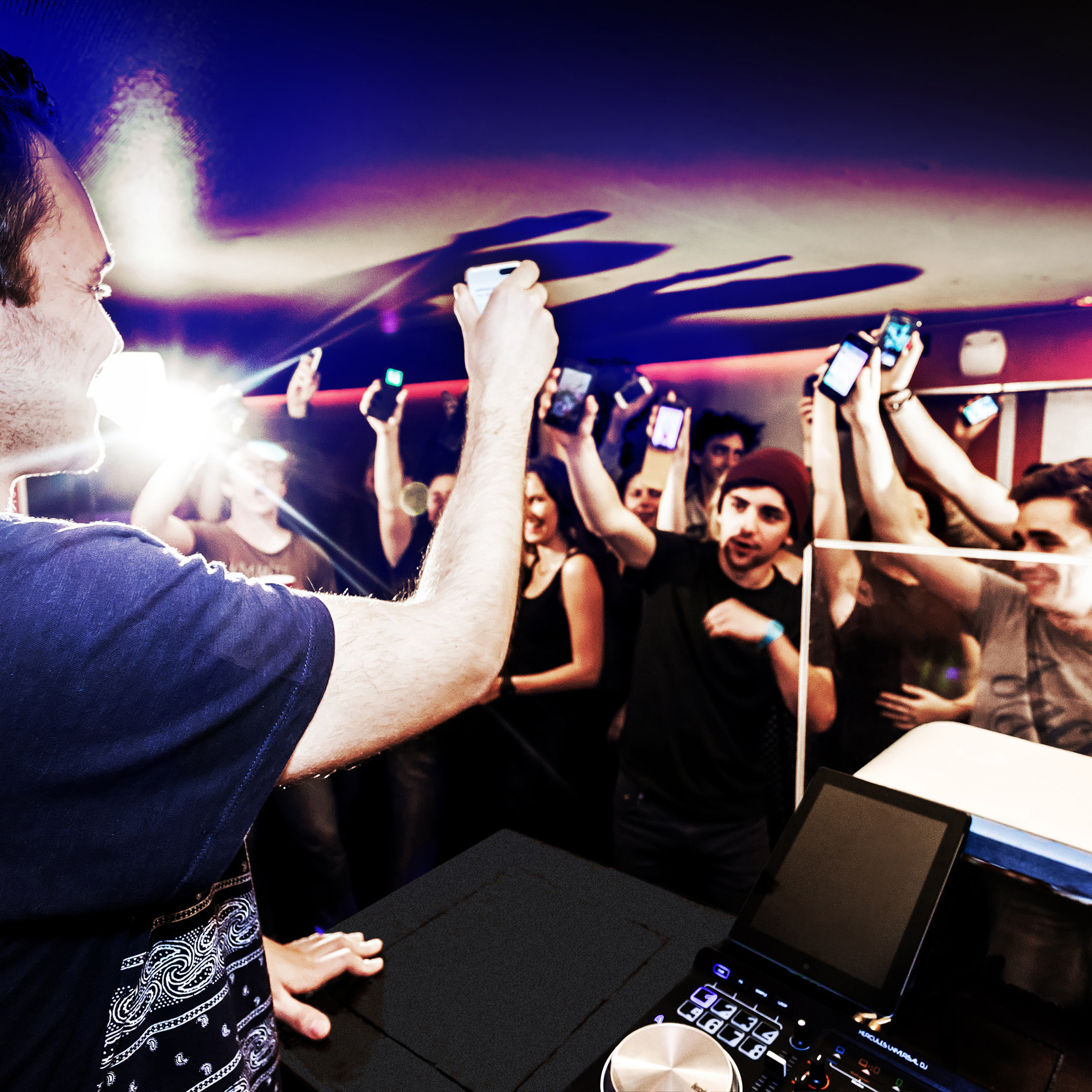 HERCULES Universal DJ-Controller