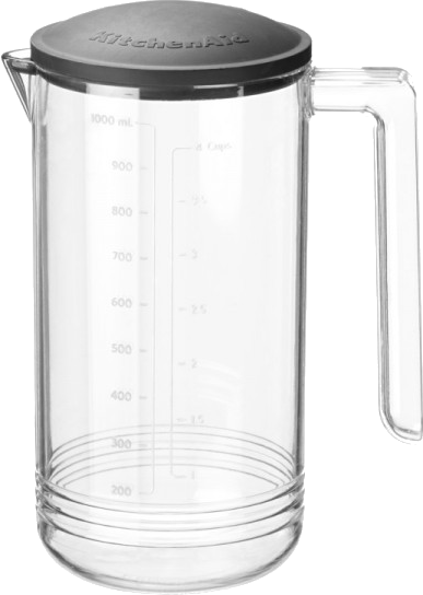Egy átlátszó KitchenAid kancsó szürke fedővel és mércékkel, fehér háttéren.