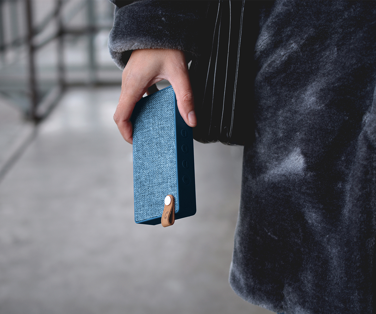 FRESH ‘N REBEL Rockbox Slice Fabriq Edition Bluetooth Lautsprecher, Blau