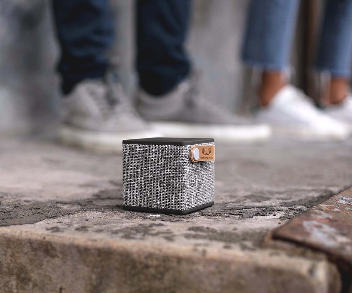 FRESH ‘N REBEL Rockbox Cube Fabriq Edition Bluetooth Lautsprecher, Grau